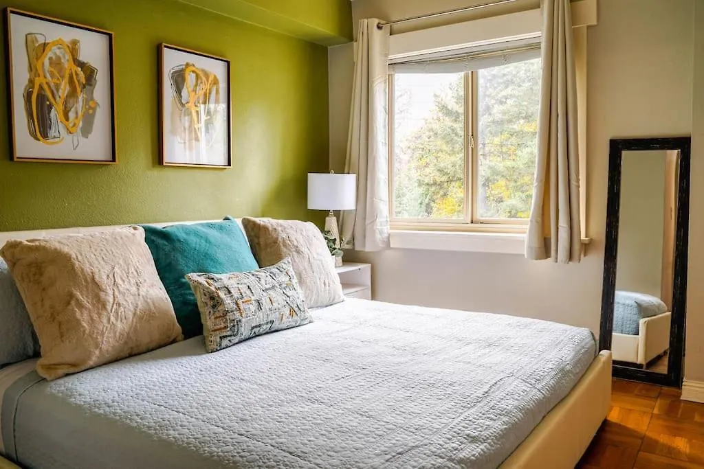Colorful Downtown Condo, 2 Bedrooms, King Bed Seattle United States